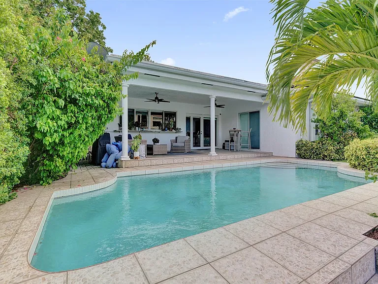 2427 Sea Island Dr — Photo 6