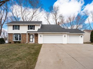 10532 Xylon Rd, Bloomington, MN 55438