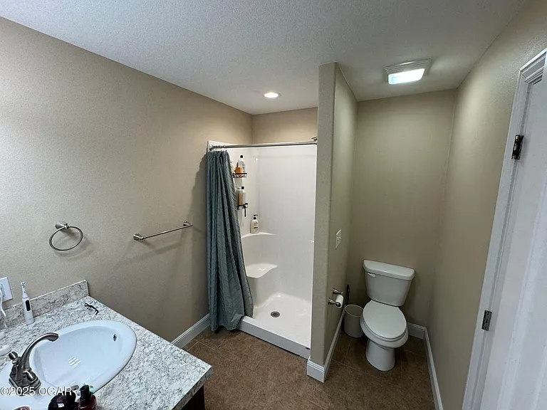 2425 Kentucky Ave — Photo 7