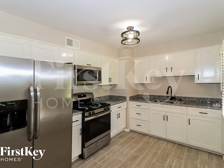 3021 Chaucer Ln — Photo 7
