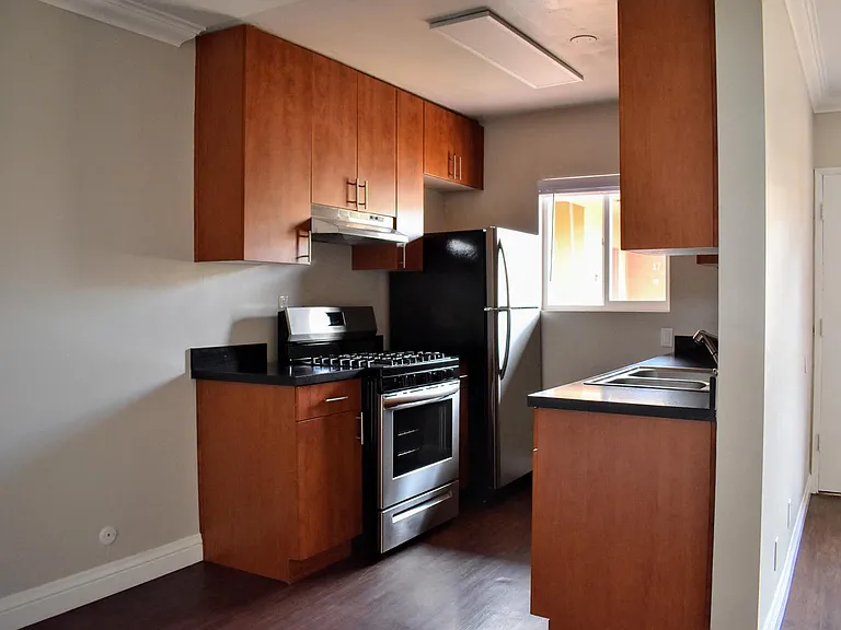 1349 N Detroit Street Apartments — Photo 9