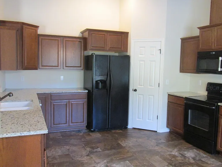 4748 Ida Dr — Photo 8