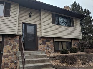 847 Martha Lake Ct, Shoreview, MN 55126