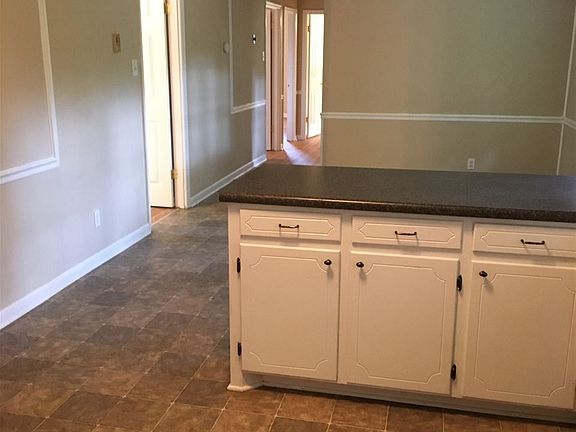 2nd image of 467 Zellen Dr