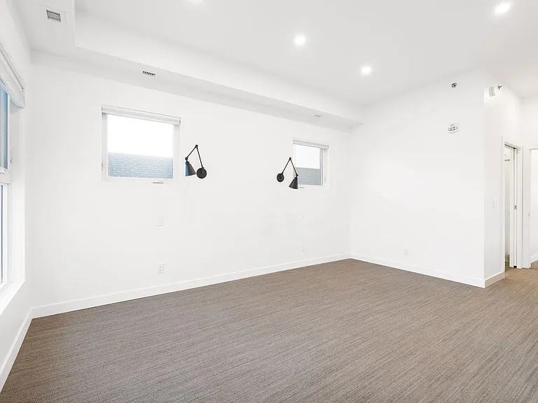 260 Wellington Cres #11 — Photo 20