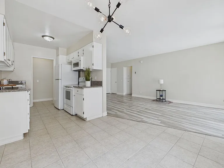 115 Doheny Apartments — Photo 44