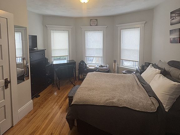 4th image of 663 Washington St #2