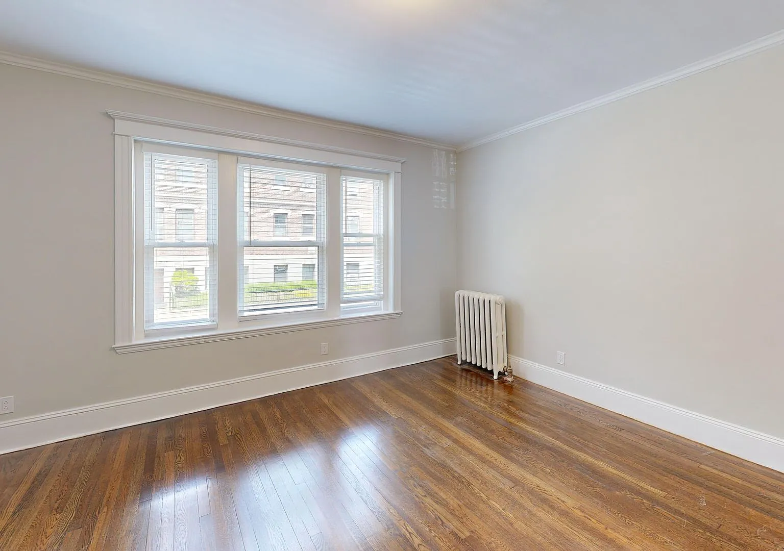 No Broker Fee! Gorgeous Allston 3 Bed With In-Unit Laundry, Parking — Photo 3