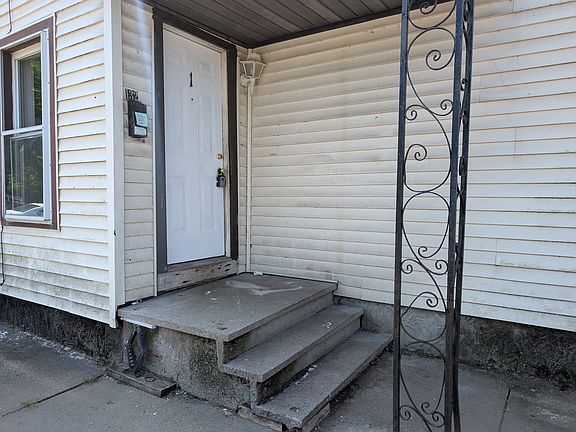 Entrance to apartment