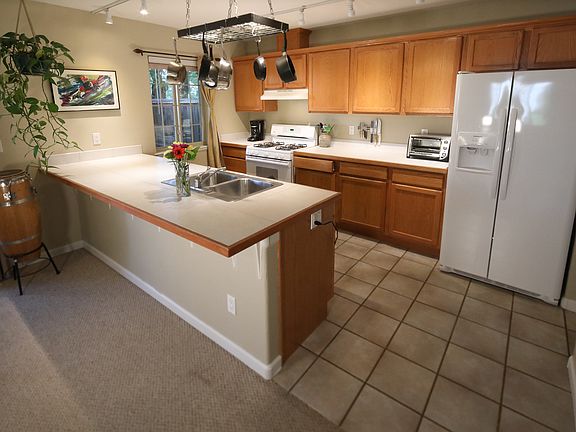 4th image of 228 S Golden Dr