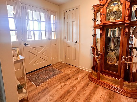 4th image of 400 E Water St