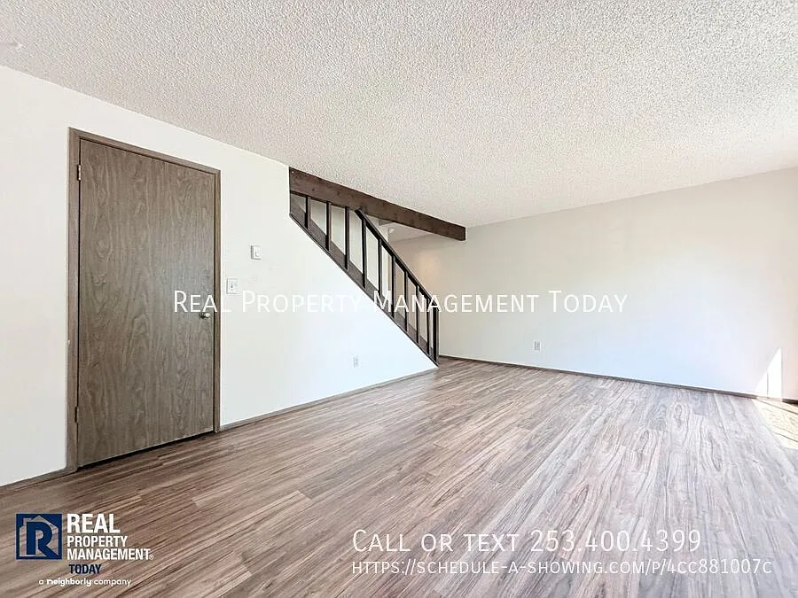 Charming 2 Bed / 1.5 Bath Townhome in the Heart of Sumner! — Photo 4