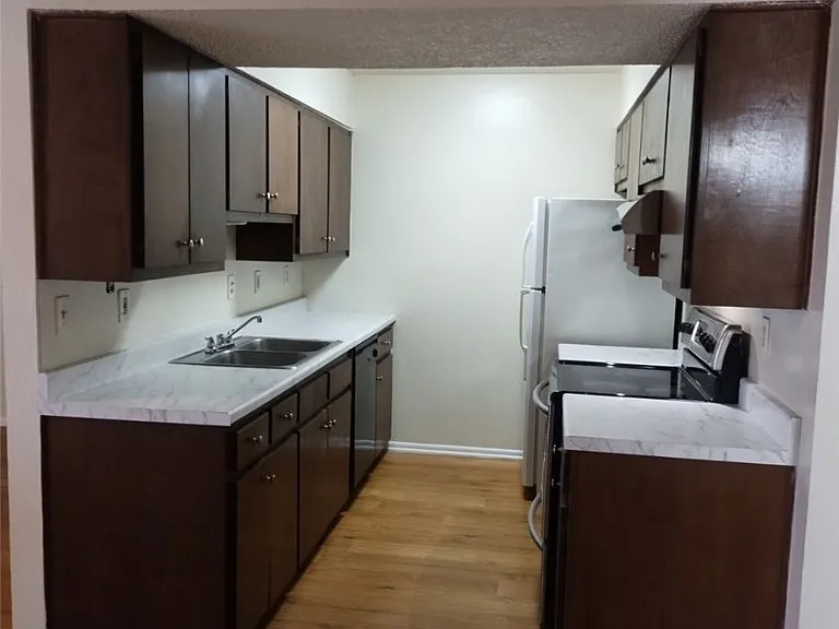 300 N Milam St #3 — Photo 7