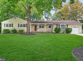 5 Royal Oak Rd, Lawrence Township, NJ 08648