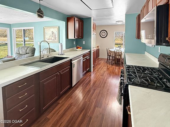 3rd image of 11765 Elm Rd