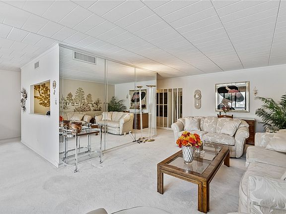 4th image of 900 Washington Rd APT 106