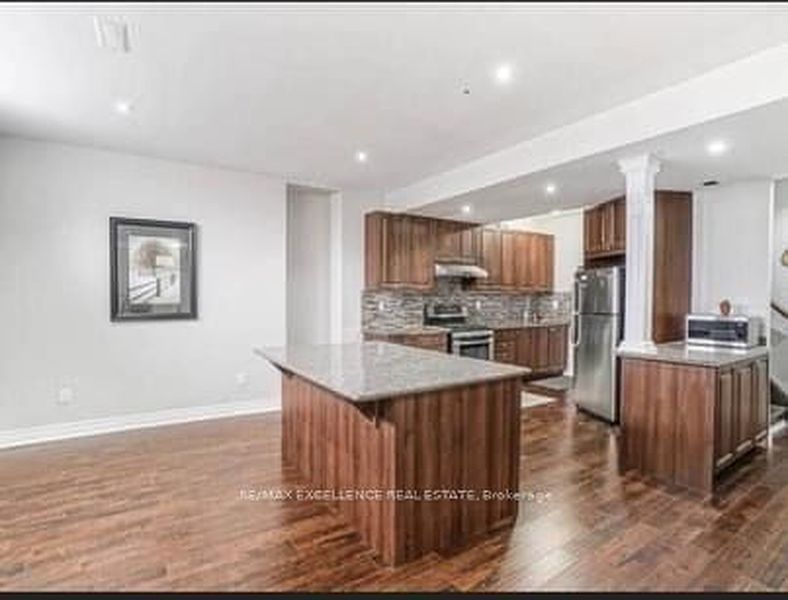 Brampton House for rent - 3 Bedrooms — photo 4