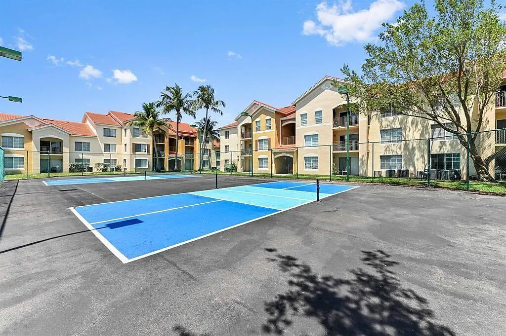 2 bed, 2.0 bath, 1060 sqft, $1,975 — Photo 3