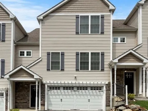 102 Hunting Hill Dr #102, Cumberland, RI 02864
