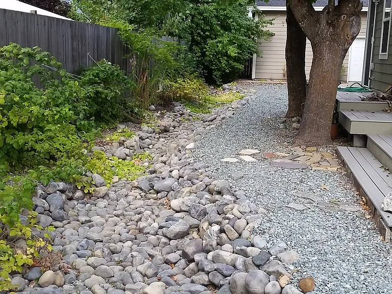 Hardscaped sideyard