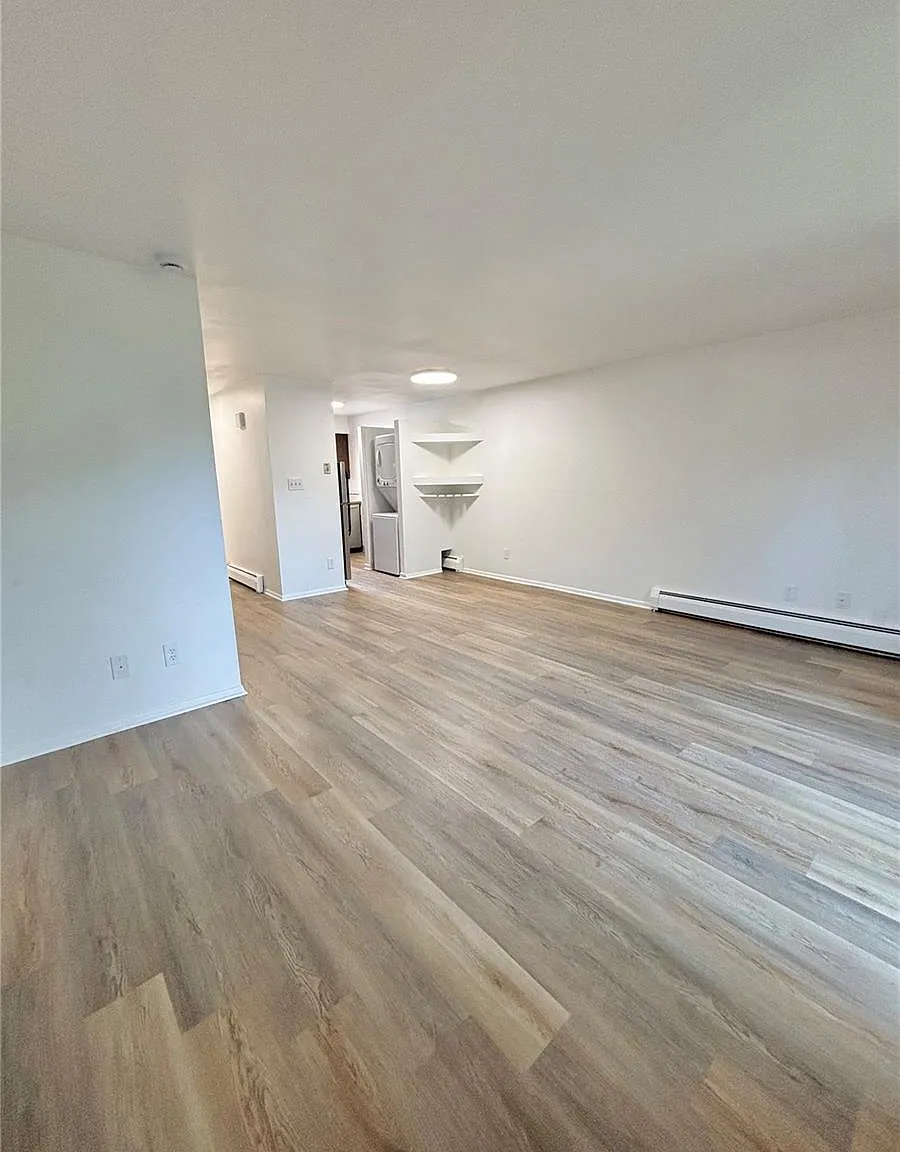 2 bed, 1.5 bath, 974 sqft, $2,000 — Photo 3