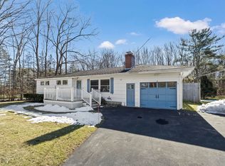 18 Hobbs Rd, North Hampton, NH 03862