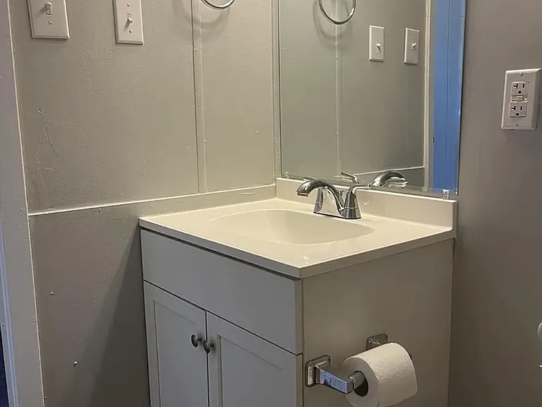 710 E Avenue G #7 — Photo 6