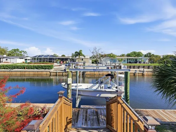 866 E 6th St, Englewood, FL 34223