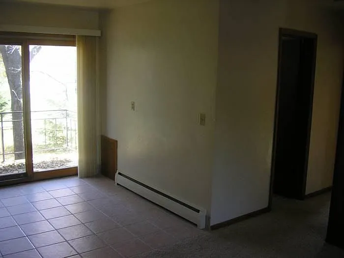 2301 Oak St — Photo 3