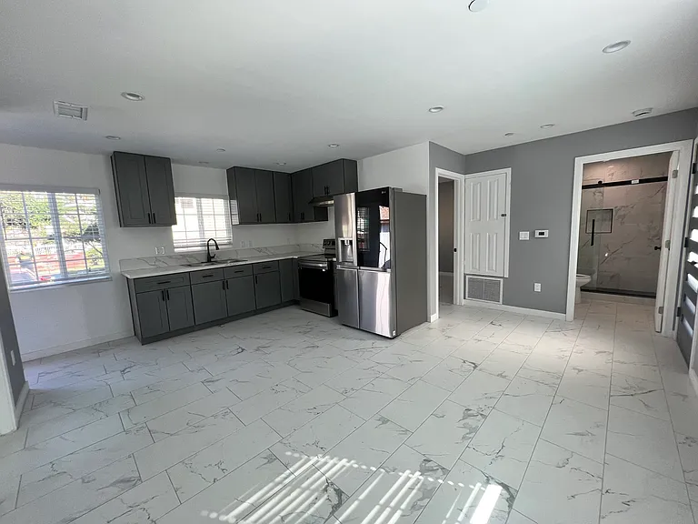 5310 Navarro St — Photo 12