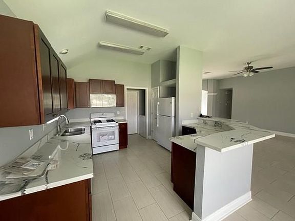 5th image of 140 Oak Moss Dr