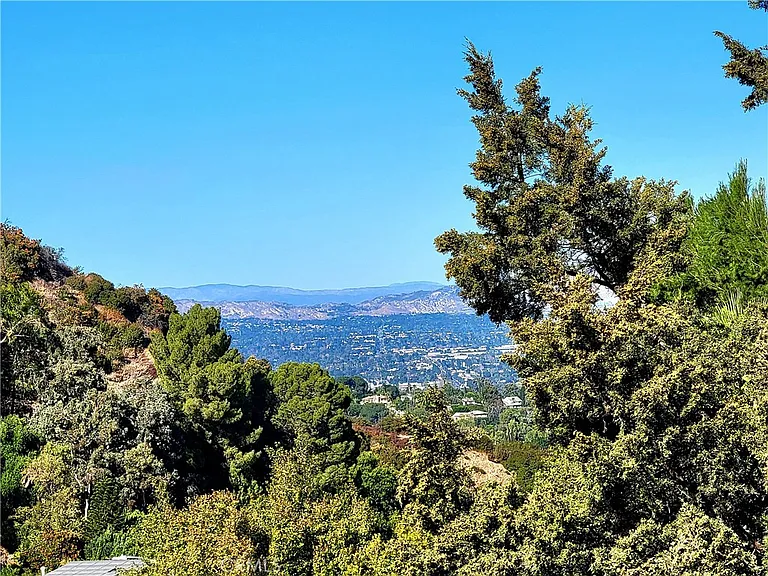 17148 Escalon Dr — Photo 21