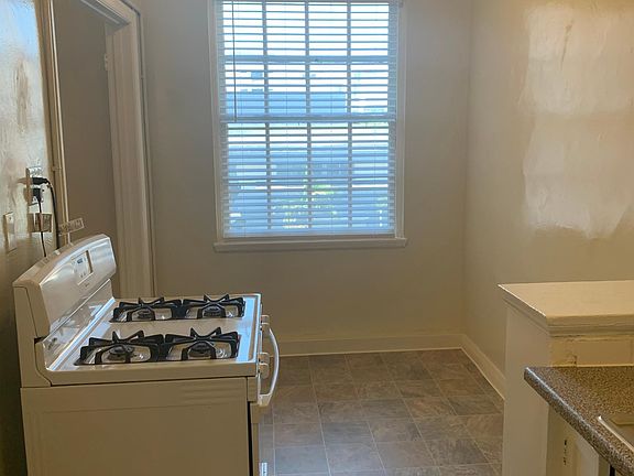 3rd image of 3184 W 8th St #310