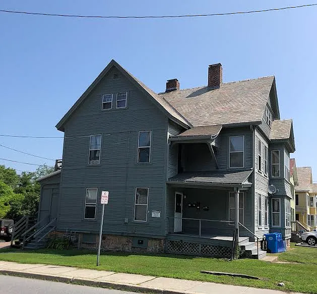 128 Colchester Ave #3