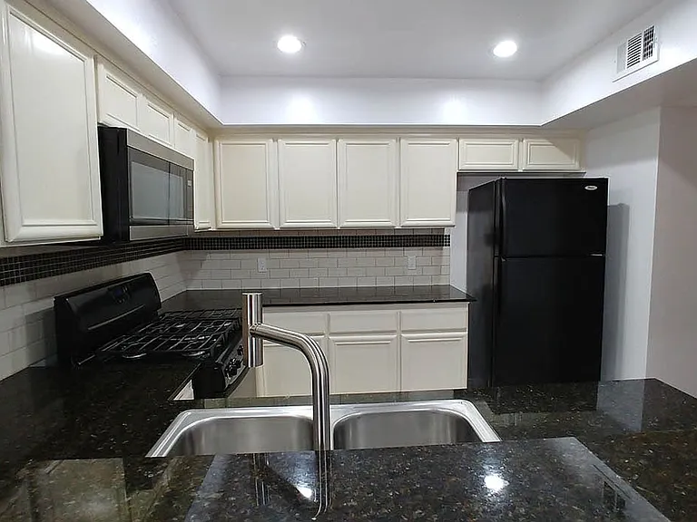 Almeria Townhomes — Photo 176
