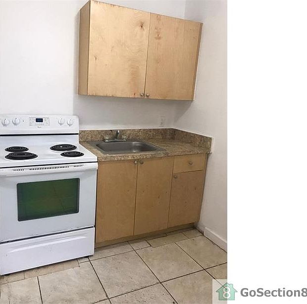 1st image of 1525 NW 1st Pl APT 3