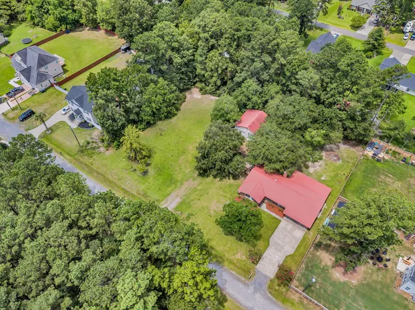107 Young Dr, Summerville, SC 29483