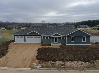 711 Meadow Ridge Ln, Plymouth, WI 53073