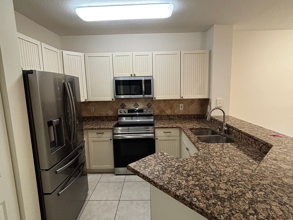 1st image of 615 Fairway Dr APT 204
