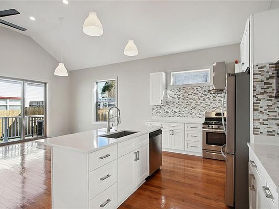 5th image of 2135 Columbus St