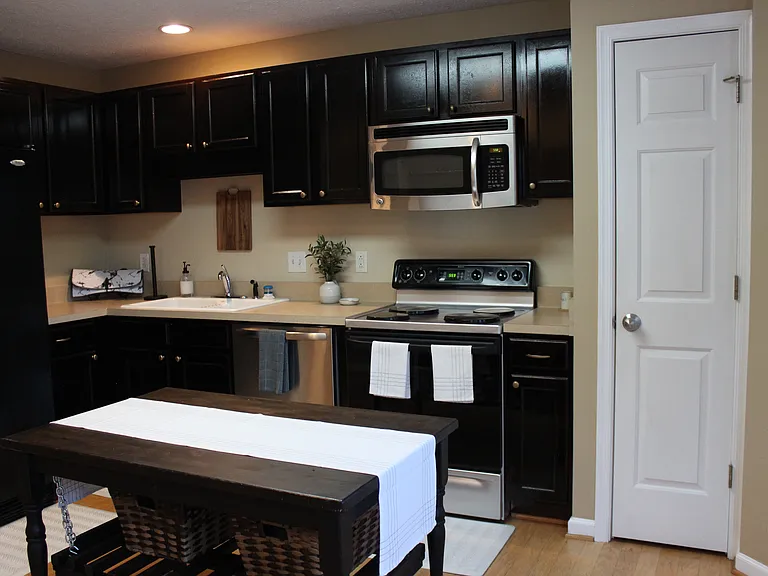 Open concept spacious kitchen area - island not included