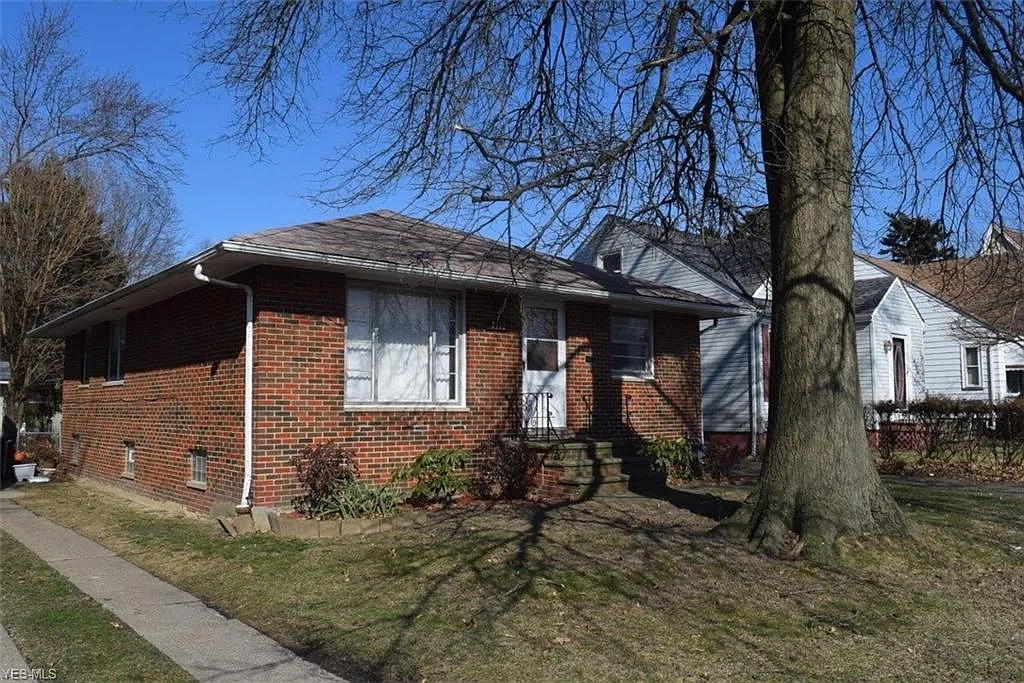 8116 Fernhill Ave photo 1