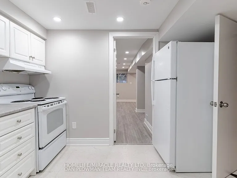 3 Teddington Cres #BASEMENT — Photo 2