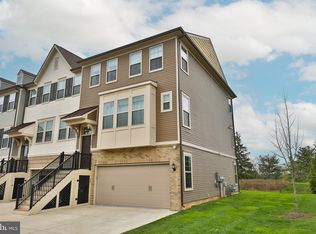 424 Tall Oaks Dr, Warminster, PA 18974