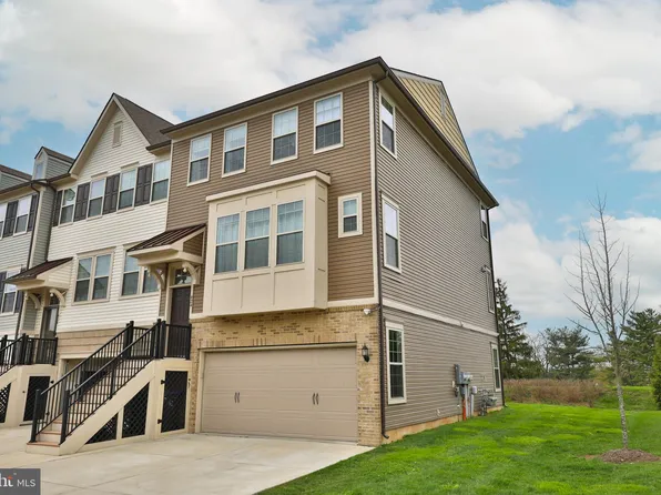 424 Tall Oaks Dr, Warminster, PA 18974