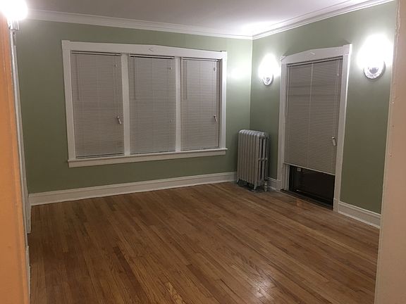 4th image of 2650 E 74th St