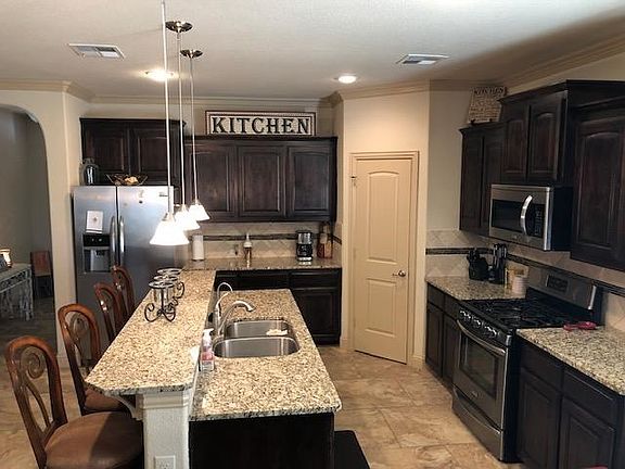 3rd image of 3901 Oporto St