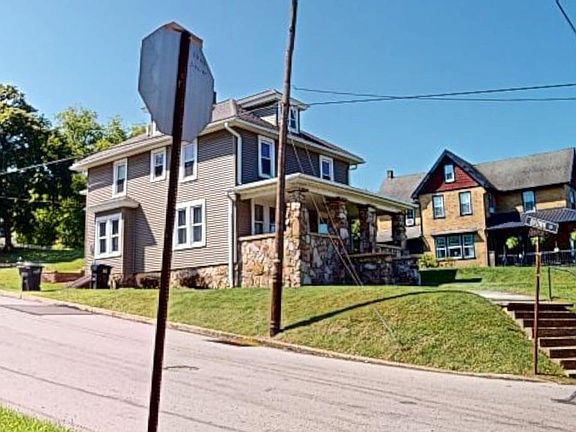 3rd image of 2377 Riverside Dr