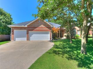 933 Fox Ridge Dr, Edmond, OK 73034
