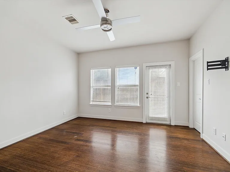 3041 Clinton Dr — Photo 11